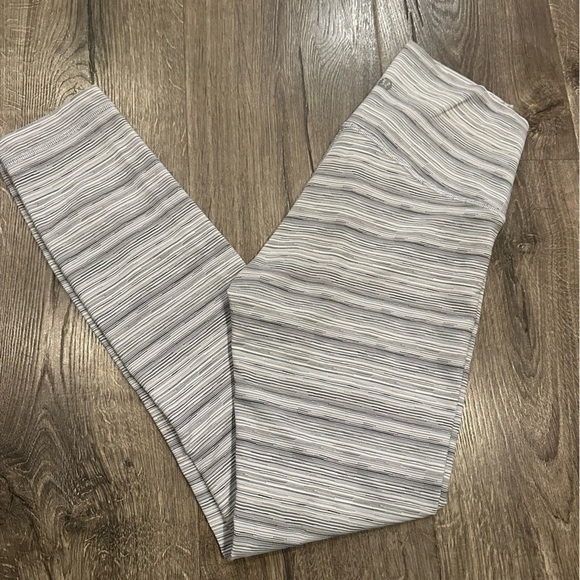 Lululemon High Times Pant Cyber Stripe Silver Fox High Rise 4 Gray White Stripe - Picture 2 of 14